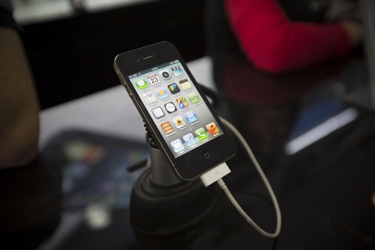 Miejsce 1 - Apple iPhone 5
<br>
Cena: od 2549 zł