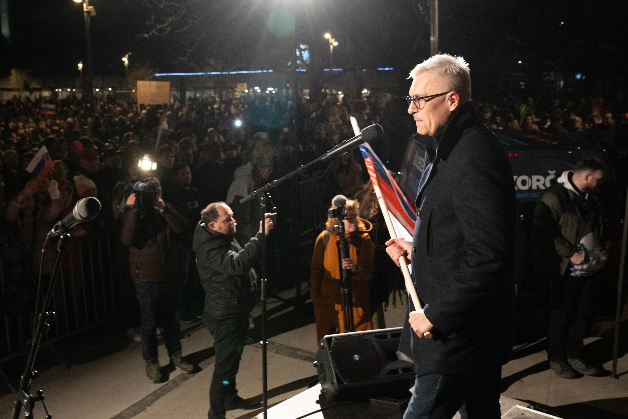 Občiansky kandidát na prezidenta SR Ivan Korčok počas predvolebného zhromaždenia  na Námestí slobody v Bratislave.