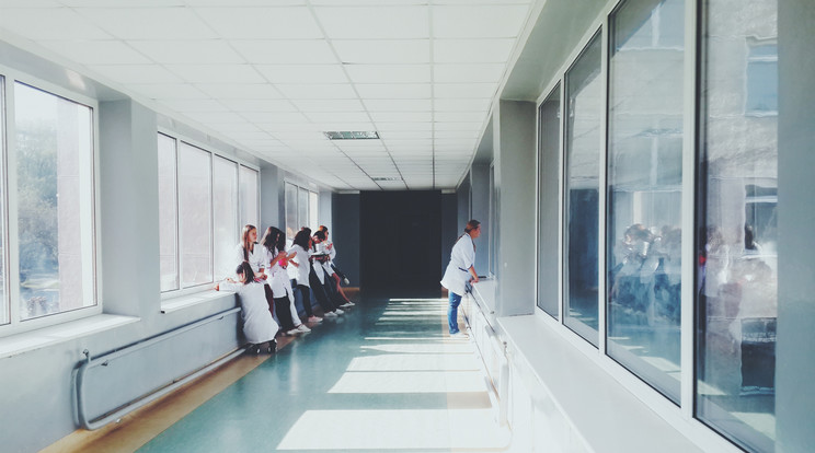 A román kórházak irodai dolgozói veszélyességi pótlékot követelnek./ Fotó: Pexels