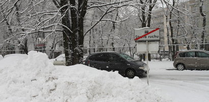 Uwaga na drogach! Śnieg sparaliżował południe Polski