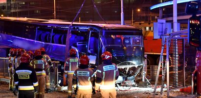 Tragiczny wypadek w centrum Wrocławia. Autokar turystyczny wbił się w przejście podziemne [WIDEO]