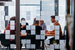 Ta firma dała pracownikom dodatkowy miesięczny płatny urlop, a mino to rośnie jak szalona. Dlaczego?