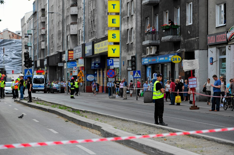 Na budowie II linii metra zapadła się jezdnia