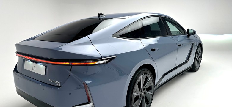 Nowy Lexus wjeżdża do Polski. Japoński silnik 6. generacji sensacją. Cena?