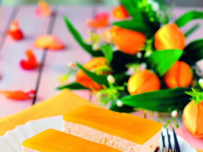 138843_stockphototwopiecesoforangemascarponequarkcakecheesecakecopyspaceforyourtext154258139