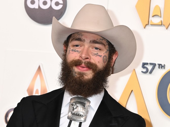 Post Malone na Badnji dan ostavio konobarici samohranoj majci bakšiš od 20.000 dolara i ceo internet mu aplaudira 