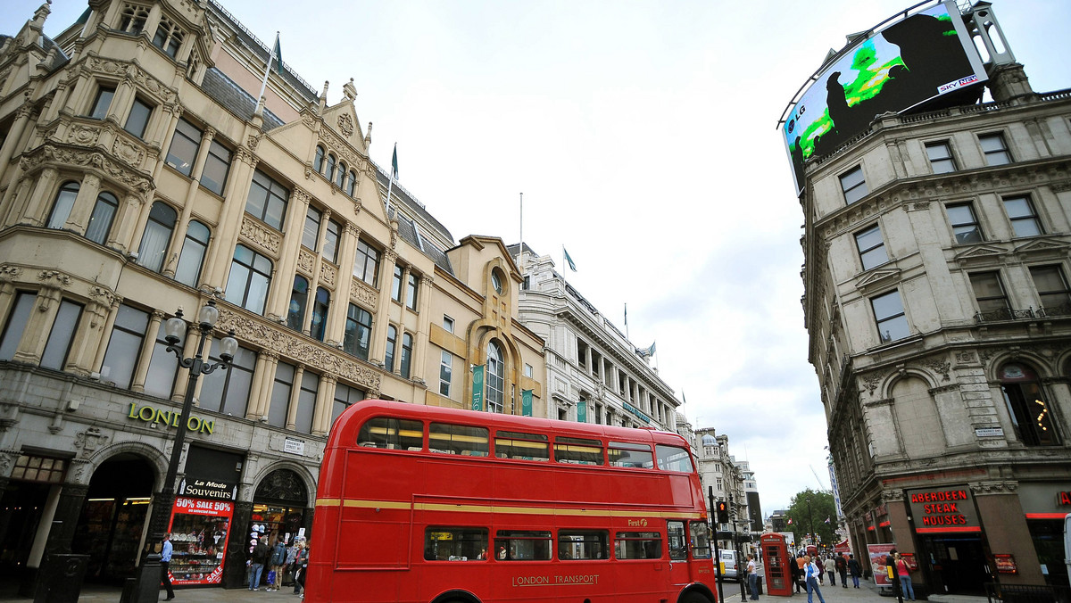 Brytyjska organizacja Core Issues Trust nie może umieszczać na londyńskich autobusach reklam namawiających do leczenia z homoseksualizmu. Tak orzekł sąd, który podtrzymał decyzję władz Londynu sprzed roku, zakazującą umieszczania w publicznych miejscach tego typu ogłoszeń. Wiosną ubiegłego roku na słynnym londyńskim piętrowym autobusie można było zobaczyć slogan z napisem: "Nie gej! Dumny były gej. Przyzwyczaj się do tego".