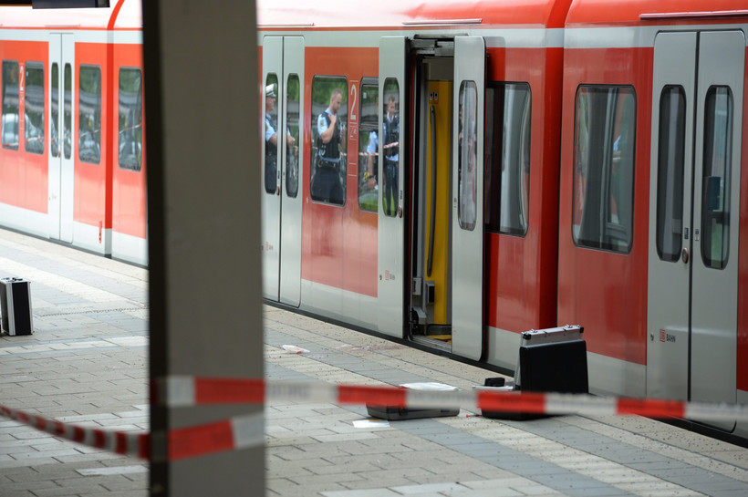 Atak nożownika na dworcu kolejowym Grafing pod Monachium.