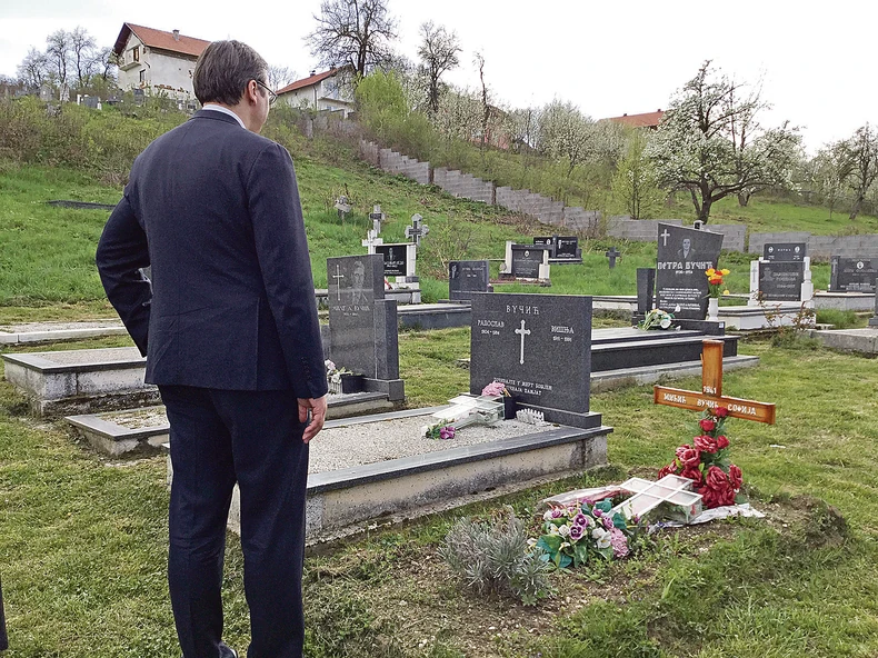 Vučić na groblju predaka