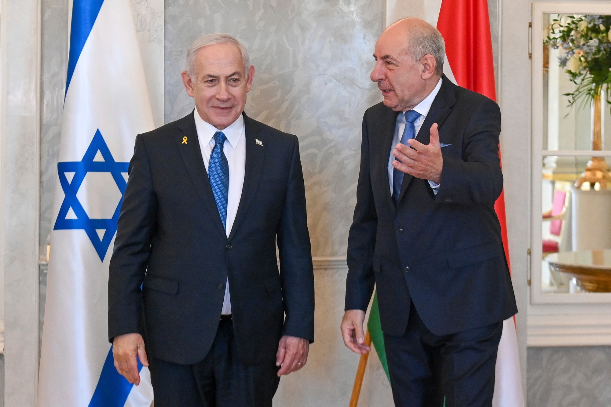 Maďarský prezident Tamás Sulyok a izraelský premiér Benjamin Netanjahu. 