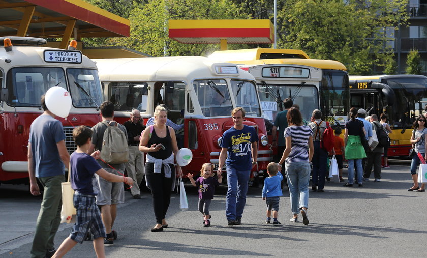 Święto miłośników komunikacji. W sobotę w zajezdni autobusowej przy ul. Woronicza odbyły się Dni Transportu Miejskiego