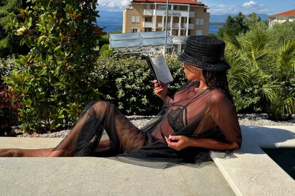 Svi trljaju oči i ne veruju da je Sonja Vuksanović NAPUNILA OVOLIKO GODINA Luksanova bivša je prava bomba kad se skine, na telu se svaki mišić ocrtava