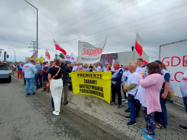 Protesty i radość. Skrajne emocje na otwarciu tunelu