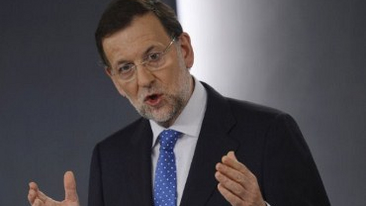 Wyjście Grecji ze strefy euro byłoby "zbiorowym niepowodzeniem Europy" - ocenił premier Hiszpanii Mariano Rajoy na konferencji prasowej z szefem Rady Europejskiej Hermanem Van Rompuem. Podkreślił też, że jego rząd nie prosił o pomoc finansową.
