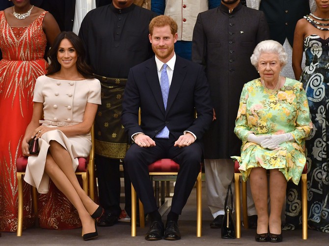 Megan Markl i princ Hari sa kraljicom Elizabetom