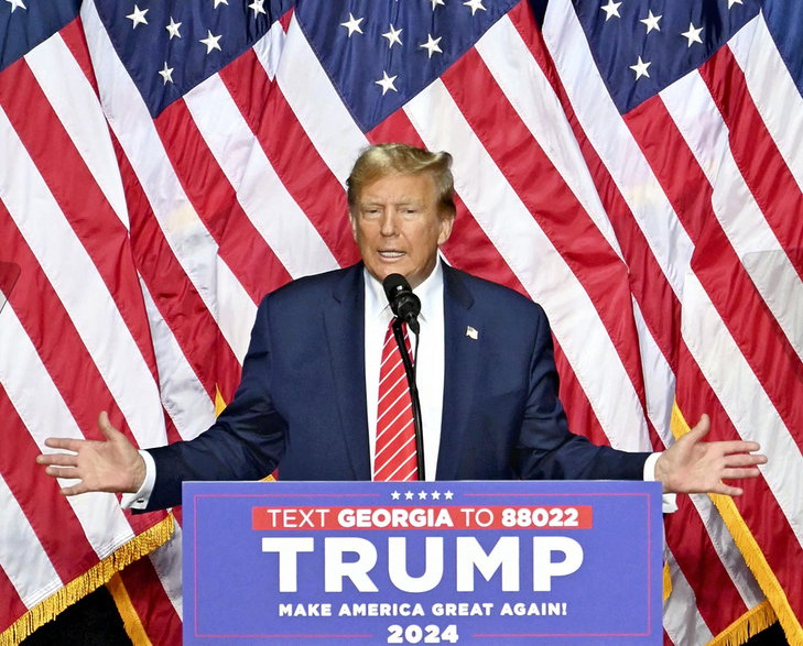 Republikański kandydat na prezydenta i były prezydent USA Donald Trump wygłasza przemówienie podczas wiecu wyborczego w stanie Georgia w USA, 9 marca 2024 r.
