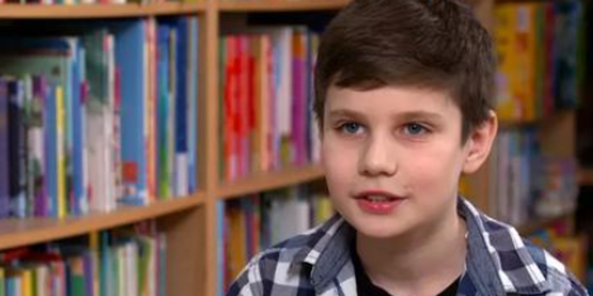 2 Latek Z Autyzmem Film 12-latek przeczytał ponad 300 książek. Wieczorami czyta bratu z