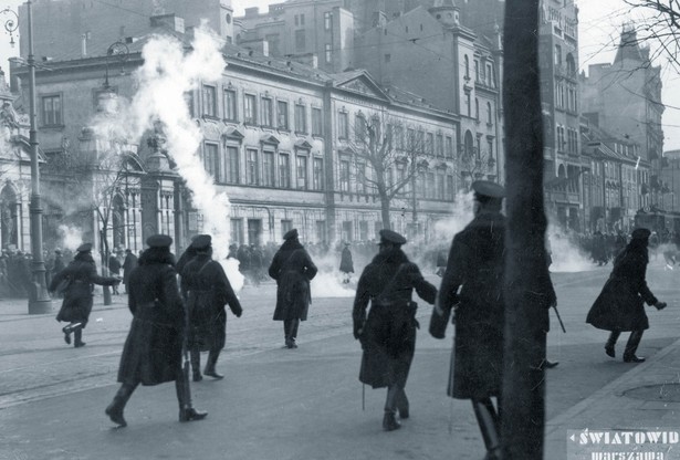 Rozpędzanie demonstracji studentów w Warszawie, 1931 r., źródło NAC