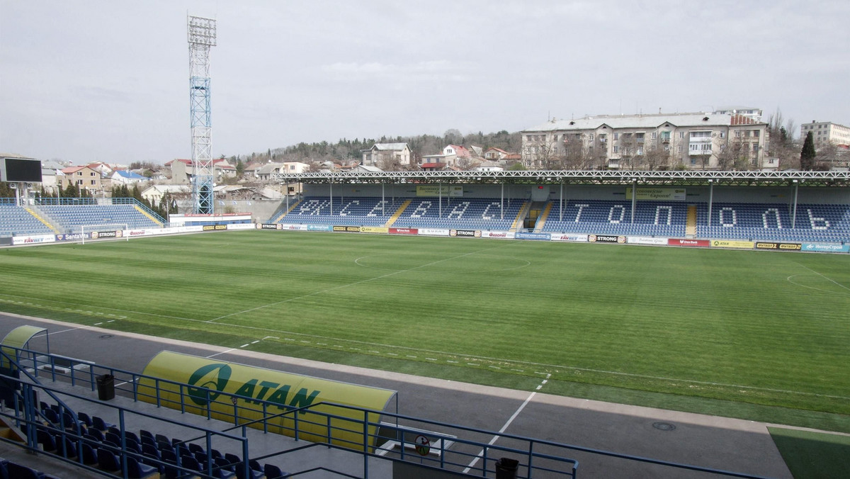 W sobotę rozegrano pierwszy w historii mecz ligowy Krymskiej Premier League. SKChF Sewastopol zremisował na własnym terenie 2:2 z TSK Tawrija z Symferopolu.
