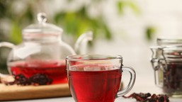 najlepsze herbaty na odchudzanie. te napary mogą wspierać spalanie tłu