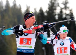 PŚ w biathlonie. Fillon Maillet wygrał bieg ze startu wspólnego