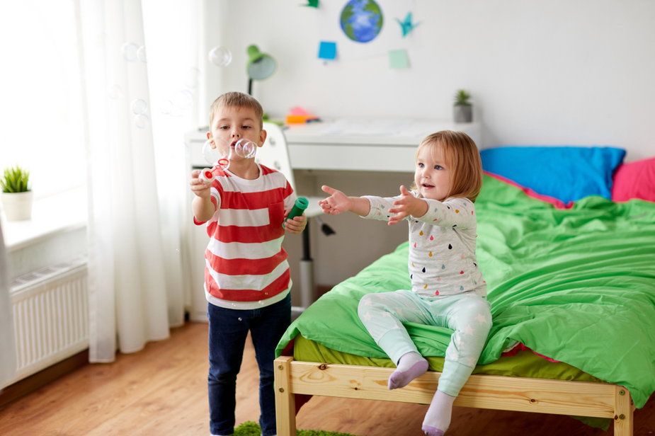 Unikaj tych pięciu błędów, urządzając mały pokój dla dwójki dzieci