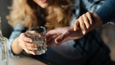 I że cię opuszczę, gdy będziesz się niszczyć, czyli co robić, gdy ma się w domu alkoholika