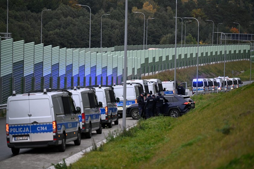 Grzegorza Borysa szuka teraz ok. 500 osób. To m.in. policjanci. 