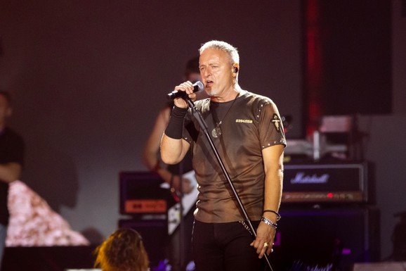 TORBA OD 3.500 EVRA, KRZNENI KAPUT I ČIZME Tompsonova žena ispratila ćerku u vojsku u skupocenom stajlingu: Na njoj pršte marke