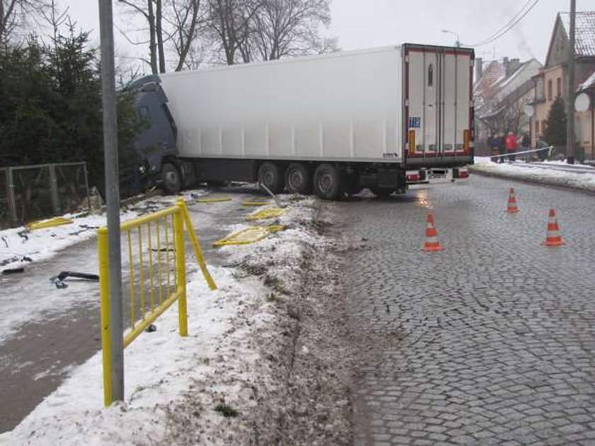 Białoruski tir zabił idącą chodnikiem kobietę w Polsce