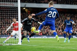 Wielka kontrowersja w meczu Arsenal - West Ham. Kosmiczny gol Estupiniana [WIDEO]