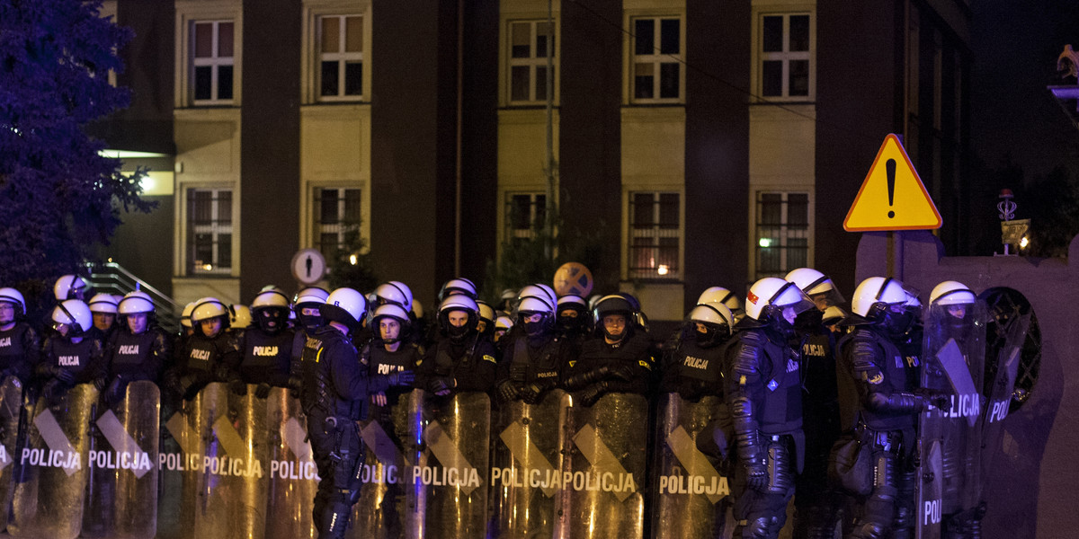 Knurów. Policja na ulicach z powodu manifestacji pseudokibiców 