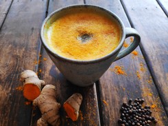 Kawa z tą przyprawą? Pomaga na odporność i trawienie, a także wspaniale rozgrzewa [PRZEPIS]