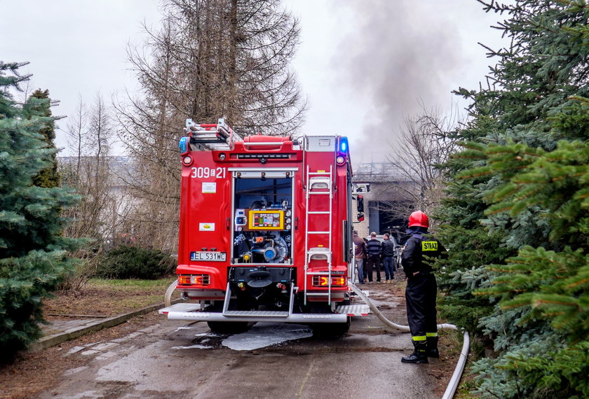 Na Złotnie płonął warsztat samochodowy