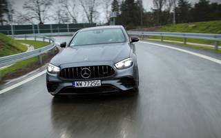 Mercedes-AMG E 53 4MATIC+ – zachwyca osiągami i brzmieniem