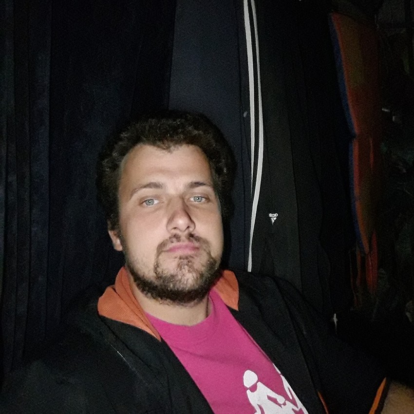 Kažu da je bio povučen i da je voleo da pije