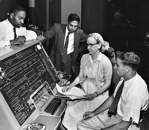 Grace Hopper i jej zespół przy komputerze UNIVAC I