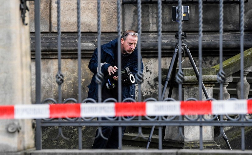 Policyjni eksperci przy pracy