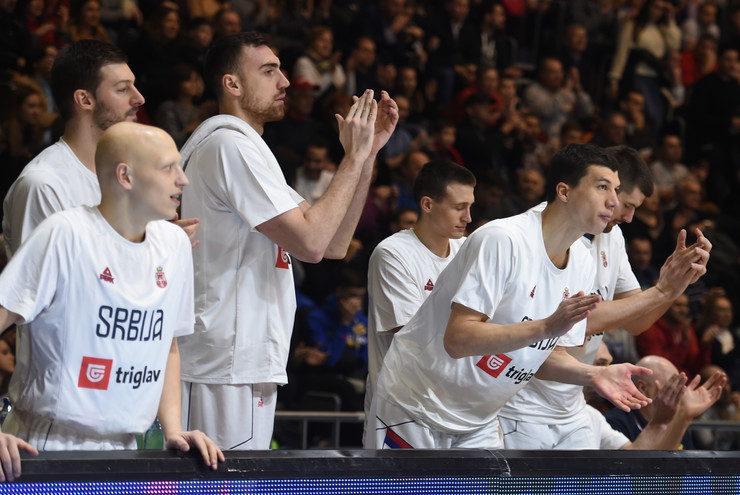 Košarkaši Srbije na klupi za rezervne igrače na meču sa Izraelom