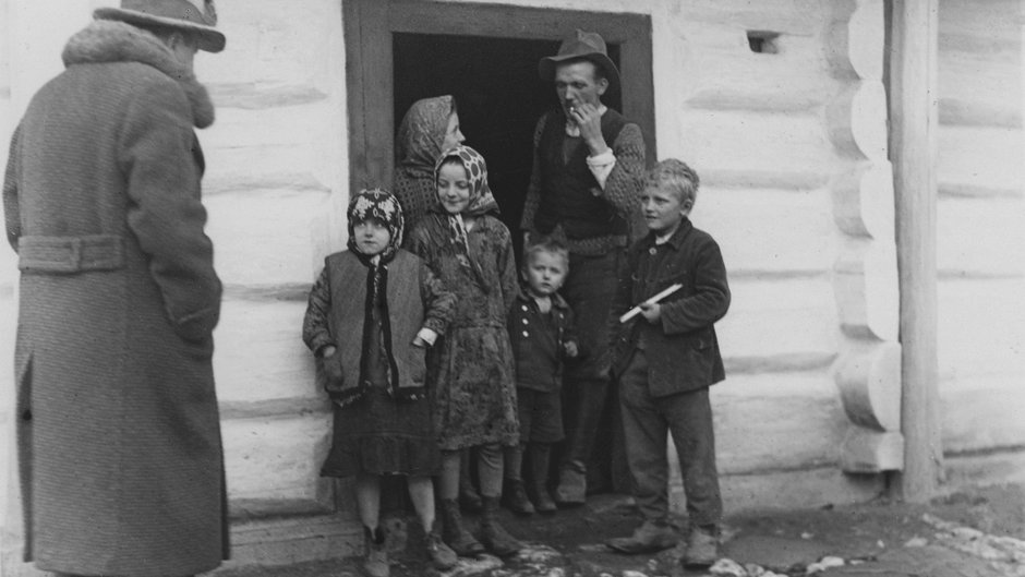 Rodzina chłopska ze wsi Bronowice, przed II wojną światową.