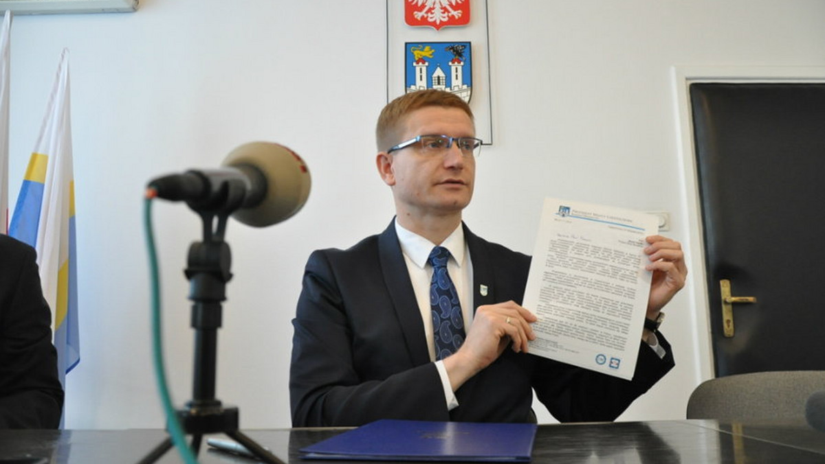 Od poniedziałku w dwóch budynkach Urzędu Miasta Częstochowy mieszkańcy miasta mogą wrzucać podpisany przez siebie list otwarty do premier Beaty Szydło, popierający utworzenia województwa częstochowskiego.
