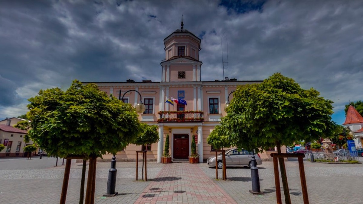 Saint-Jean-de-Braye i Tuchów nie są już miastami partnerskimi. Francuscy radni jednogłośnie poparli rozwód z podtarnowskim miastem z powodu uchwały o tzw. strefie wolnej od LGBT, którą w zeszłym roku przyjęli ich polscy koledzy - podaje portal France Info.