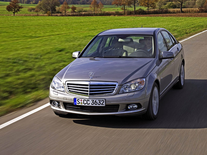 Mercedes-Benz C 350 CGI BlueEFFICIENCY – mocniejszy i oszczędniejszy