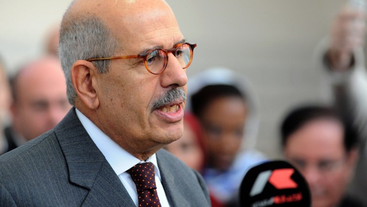 Prominentny egipski opozycjonista Mohamed ElBaradei powiedział, że dialog z prezydentem Egiptu jest niemożliwy, dopóki nie anuluje on "dyktatorskiego" dekretu, który daje mu władzę niemal absolutną.