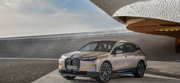 BMW iX zaprezentowany. Elektryczny SUV z zasięgiem bliskim 500 km