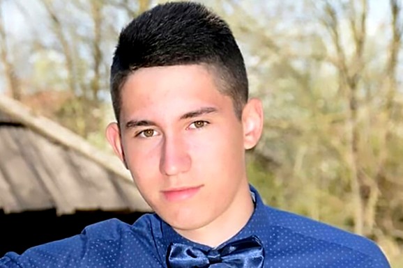 "UMESTO DA TI SLAVIMO ROĐENDAN, MI STOJIMO U TIŠINI..." Stefan bi danas imao 25 godina da ga nasmrt nisu pretukli nasilnici dok je branio maloletnog brata: "Umesto na torti, sveće gore na groblju"