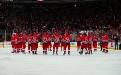 Hurricanes pierwsi w finale konferencji Wschodniej Ligi NHL