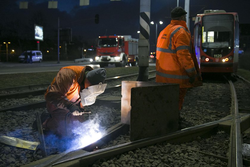 Tramwaj wykoleił się przez uszkodzone tory?