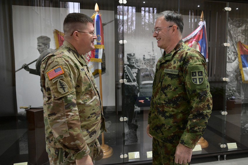 Brigadni general Kris Mekini sa Načelnikom Generalštaba Vojske Srbije generalom Milanom Mojsilovićem prošle nedelje u Beogradu