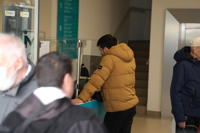 Ognjen Amidžić u poseti bebi i ženi